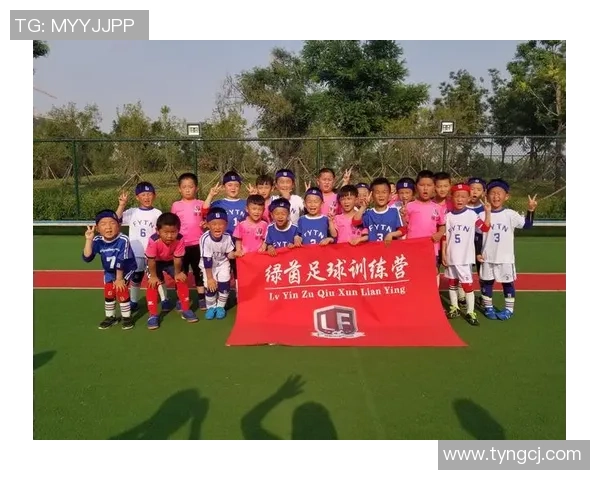 足球明星的自我陶醉与场上表现的真实反差 足球明星的自我陶醉与场上表现的真实反差